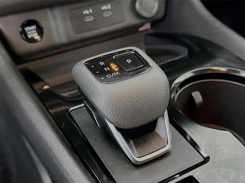 Used 2024 Nissan Rogue SV image 17