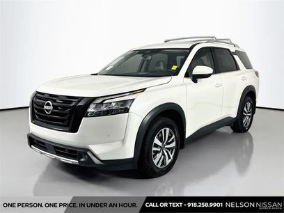 Certified 2023 Nissan Pathfinder SL w/ Lighting Package (N92)