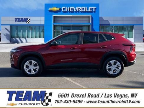 Certified 2025 Chevrolet Trax LS FWD image 1