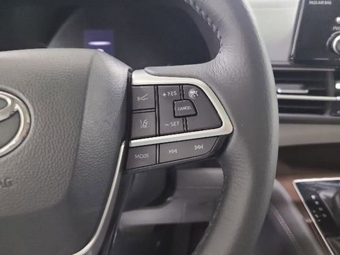 Certified 2021 Toyota Sienna XLE FWD image 27