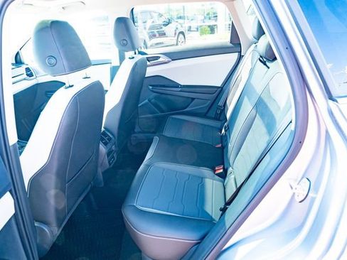 New 2026 Volkswagen Taos SE FWD image 30