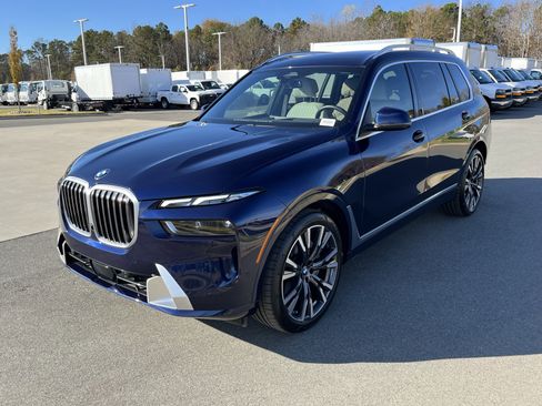 Used 2024 BMW X7 xDrive40i w/ Premium Package image 5