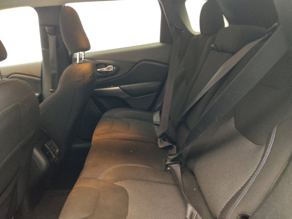 Used 2021 Jeep Cherokee Latitude w/ Safety Group AWD/4WD image 18