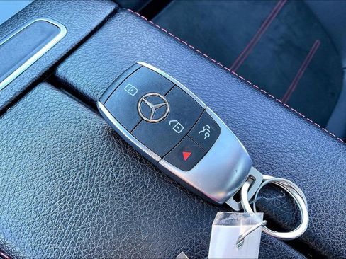 Used 2023 Mercedes-Benz GLB 250 image 13