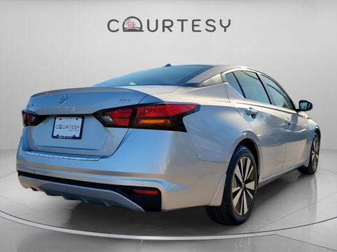 Certified 2021 Nissan Altima 2.5 SV image 6