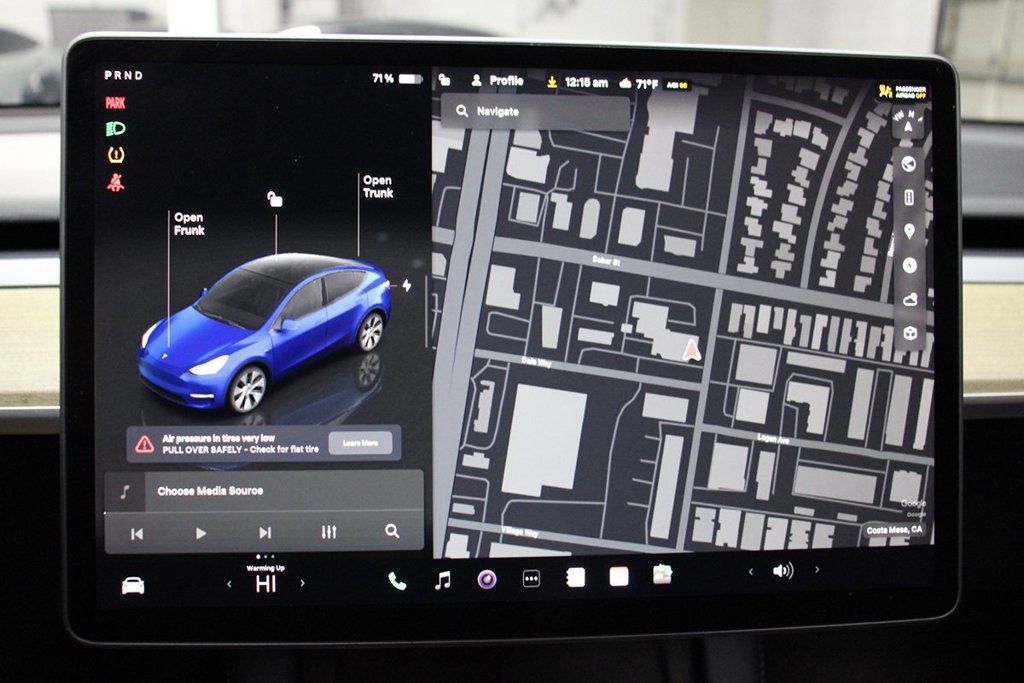 Used 2022 Tesla Model Y Long Range AWD/4WD image 25