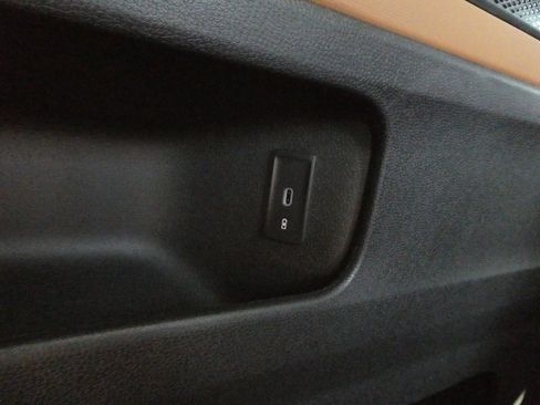 New 2025 Volkswagen ID. Buzz Pro S Plus image 36