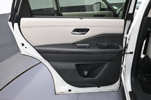 Used 2024 Nissan Pathfinder SL FWD image 23