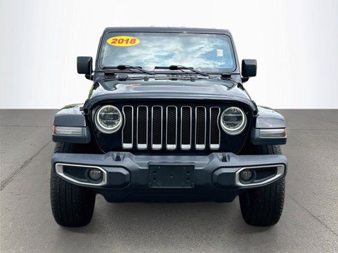 Used 2018 Jeep Wrangler Unlimited Sahara AWD/4WD image 9