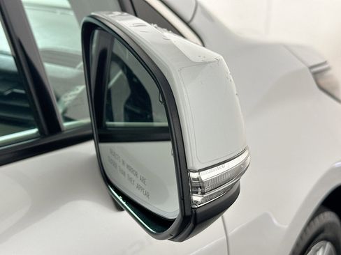 Used 2024 Toyota Sienna Platinum image 10