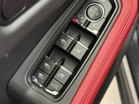 Certified 2025 Porsche Macan AWD/4WD image 23