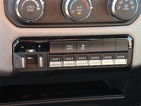 Used 2024 RAM 2500 Tradesman w/ Chrome Appearance Group image 23