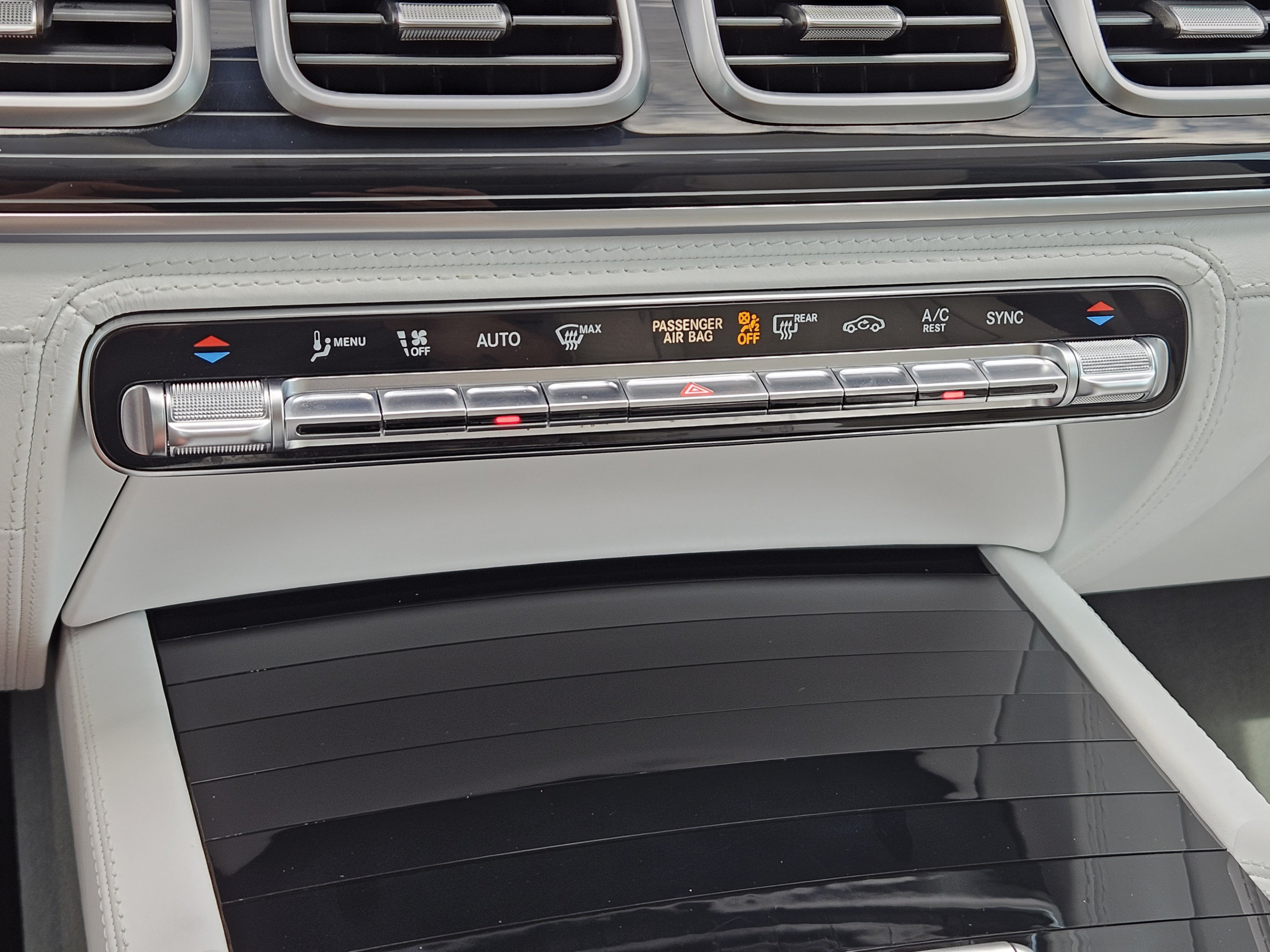 Used 2025 Mercedes-Benz Maybach GLS 600 4MATIC image 16