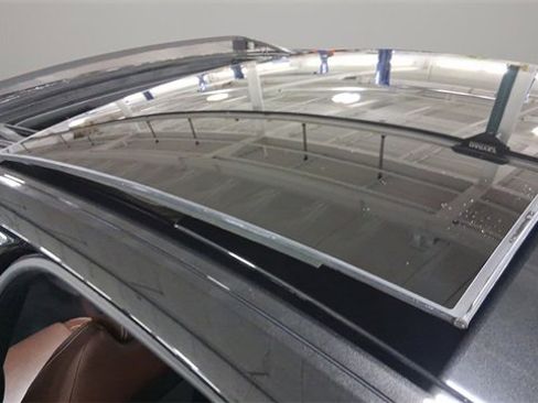 Used 2018 Jaguar XF R-Sport image 26