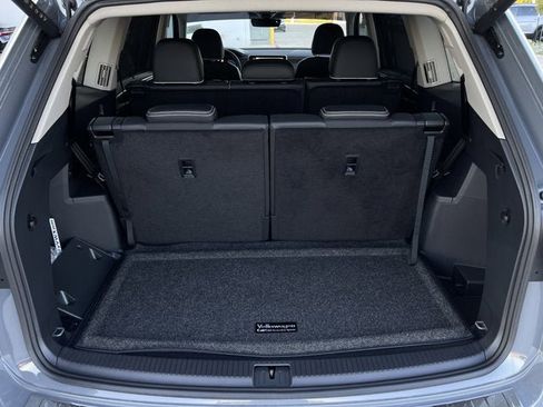 Used 2025 Volkswagen Atlas SEL Premium R-Line image 34