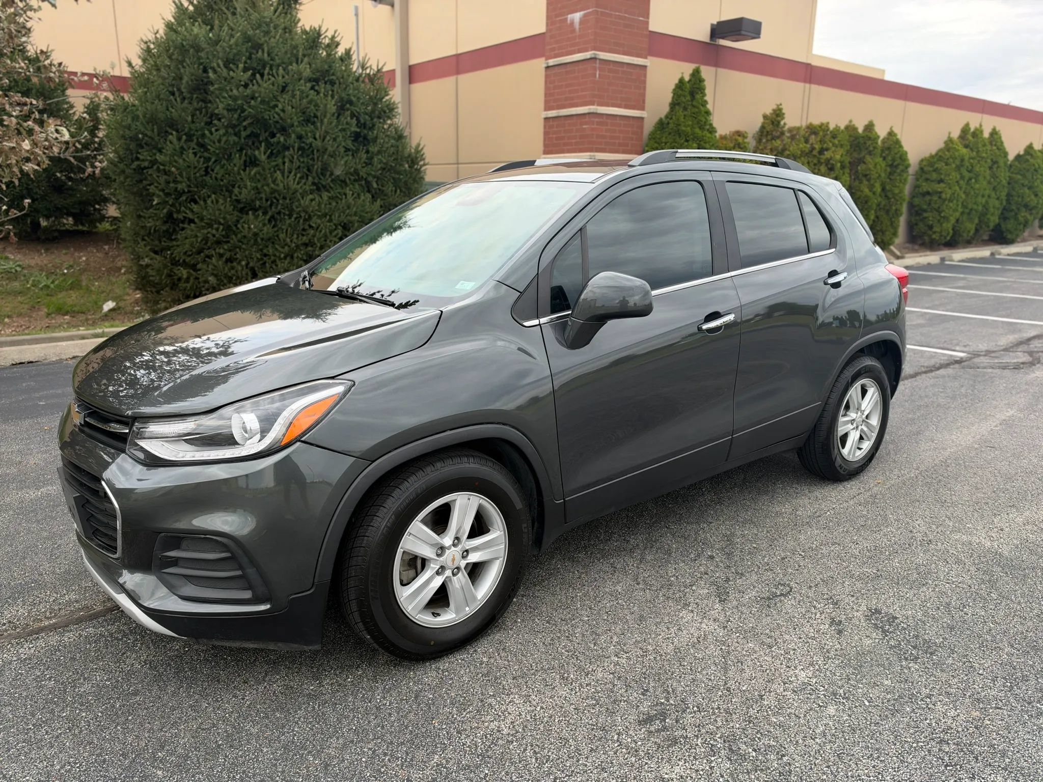 Used 2017 Chevrolet Trax LT w/ LT Convenience Package FWD image 1