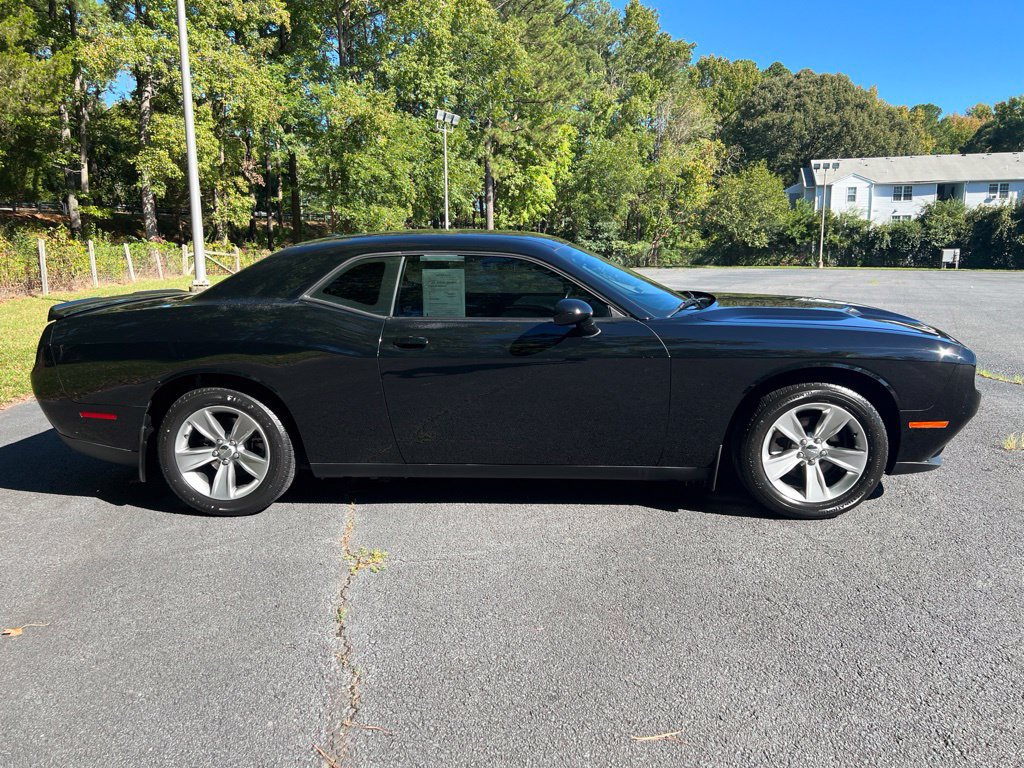 Used 2021 Dodge Challenger SXT RWD image 2