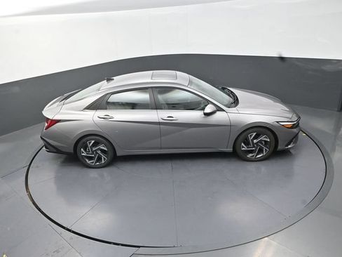 Used 2024 Hyundai Elantra Limited FWD image 30