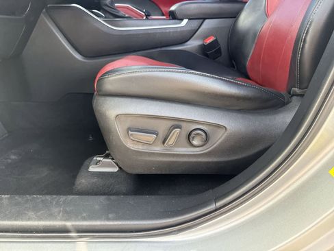 Used 2022 Toyota Highlander XSE image 18