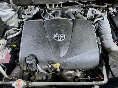 Used 2021 Toyota Highlander LE AWD/4WD image 29
