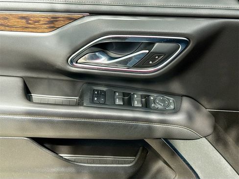 Used 2021 Chevrolet Suburban Premier w/ Premium Package image 19