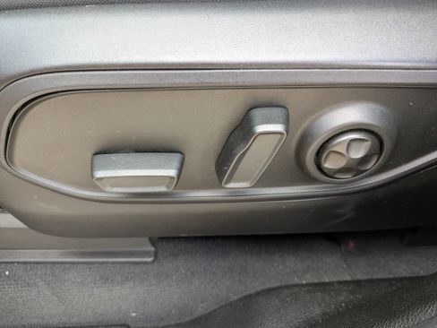 Used 2023 Jeep Grand Cherokee L Limited w/ Luxury Tech Group II image 18