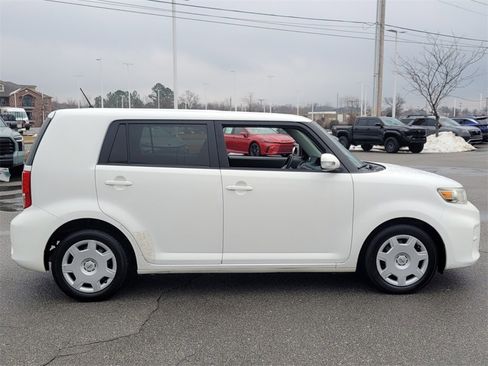 Used 2014 Scion xB image 3