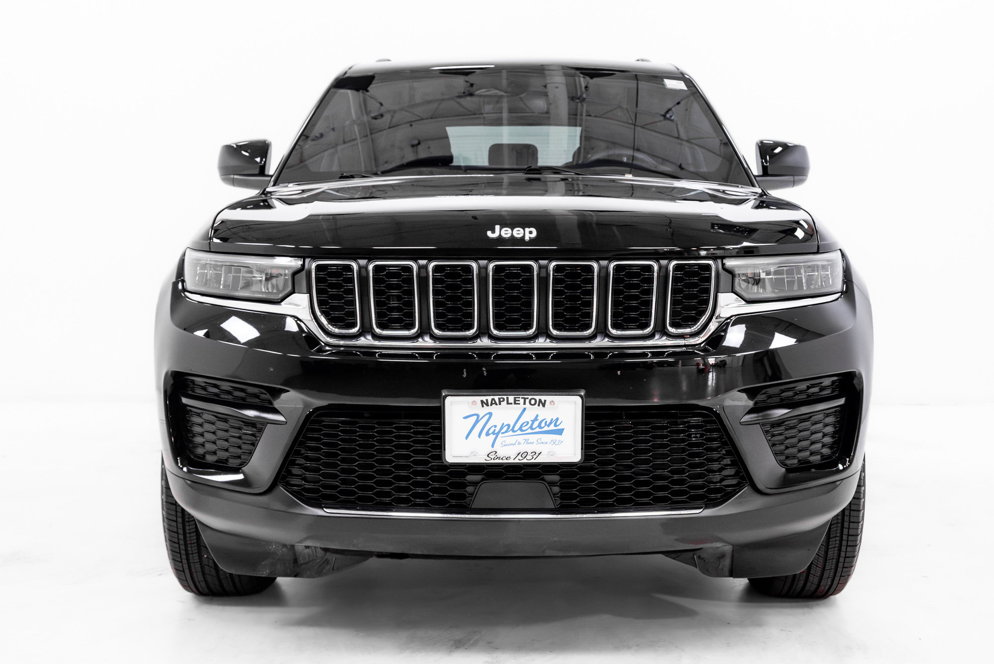 Used 2024 Jeep Grand Cherokee Laredo X AWD/4WD image 4