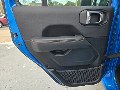 New 2026 Jeep Gladiator Sahara image 23