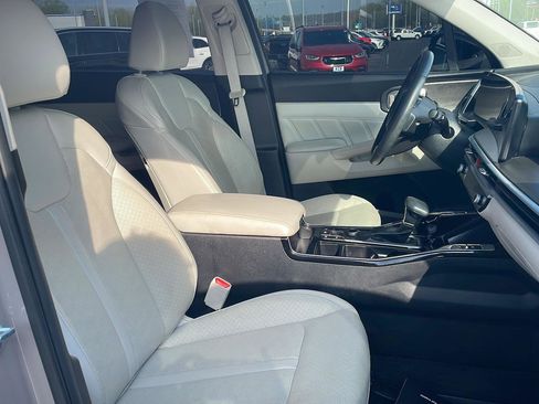 Used 2025 Kia Sorento SX image 30
