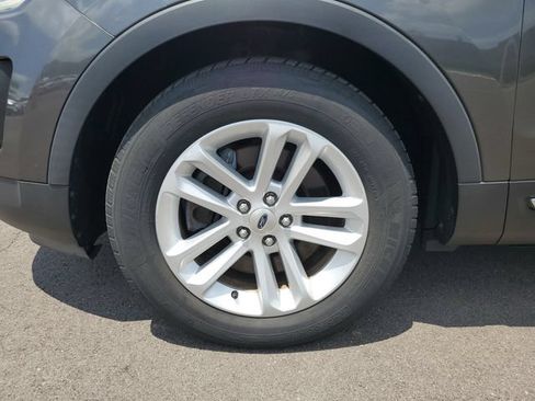Used 2016 Ford Explorer XLT w/ Equipment Group 202A FWD image 9