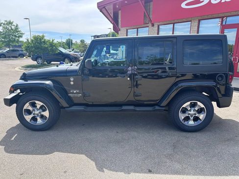 Used 2016 Jeep Wrangler Unlimited Sahara w/ Connectivity Group AWD/4WD image 8