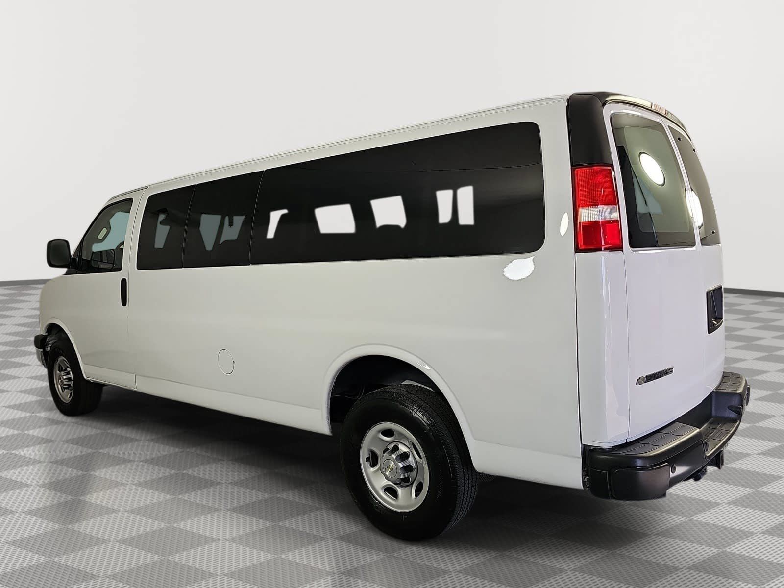 Used 2024 Chevrolet Express 3500 LS RWD image 6