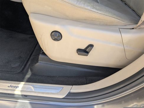 Used 2017 Jeep Grand Cherokee Limited w/ Luxury Group II image 27