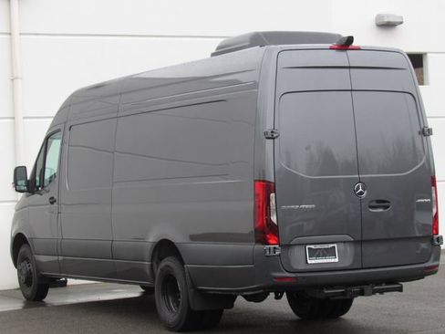 Used 2025 Mercedes-Benz Sprinter 4500 image 5