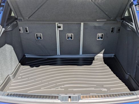 New 2026 Porsche Macan image 21