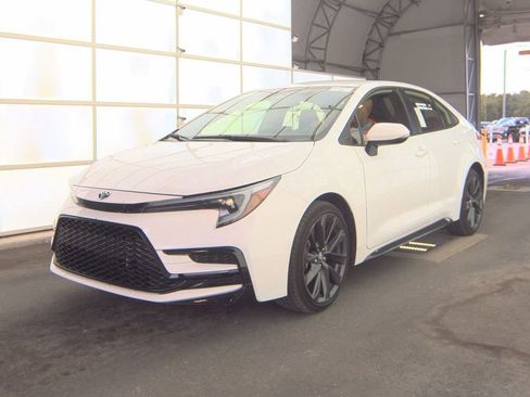 Used 2025 Toyota Corolla SE FWD image 1