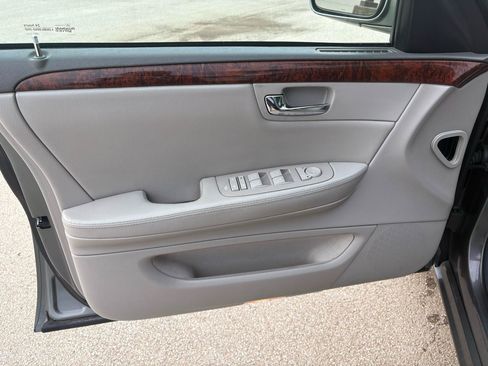 Used 2006 Cadillac DTS FWD image 19