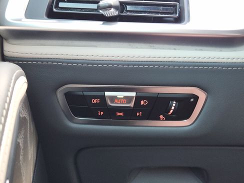 Used 2023 BMW X7 M60i w/ Executive Package image 21