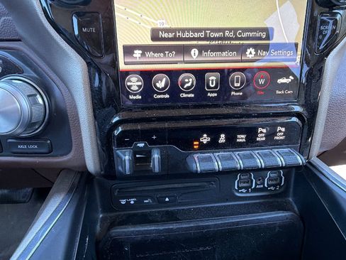 Used 2019 RAM 1500 Laramie AWD/4WD image 34