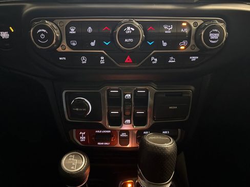 Used 2020 Jeep Gladiator Mojave AWD/4WD image 6