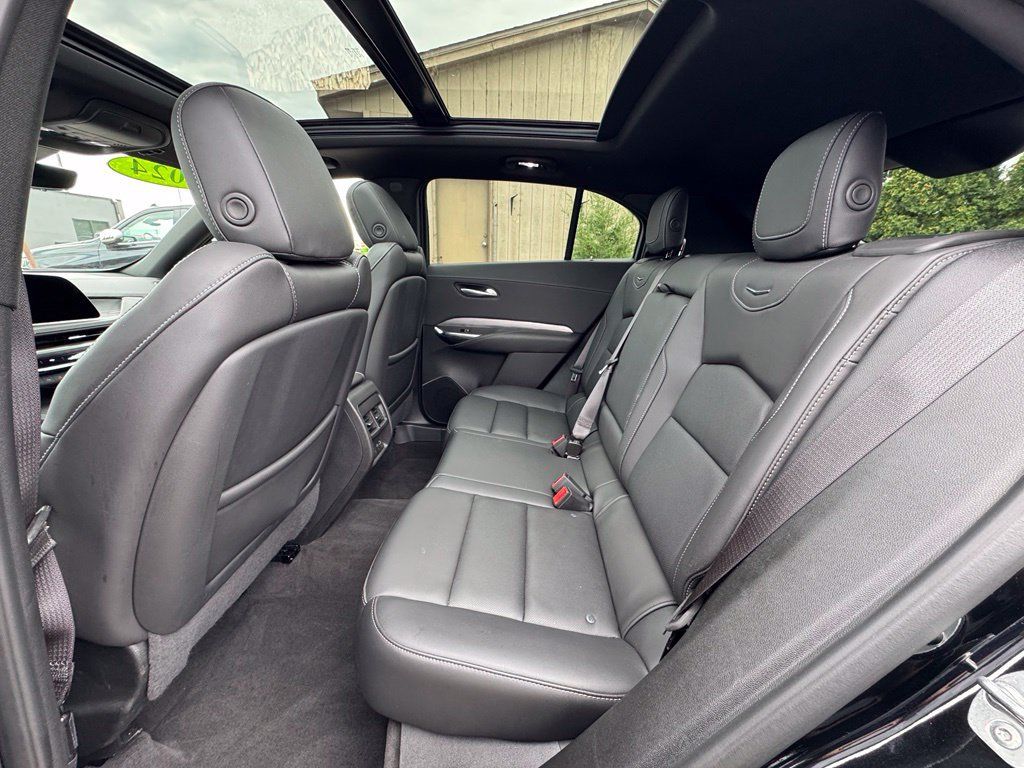 Used 2024 Cadillac XT4 Premium Luxury w/ Technology Package AWD/4WD image 33