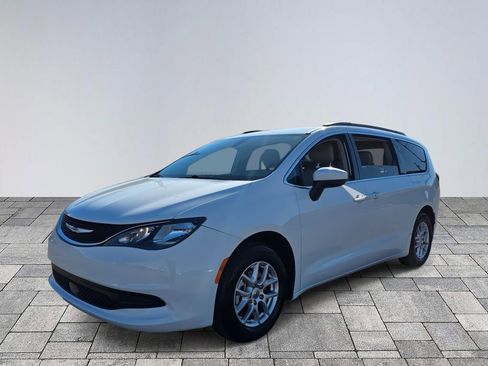 Used 2021 Chrysler Voyager Lxi image 3