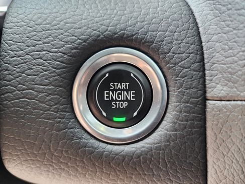 Used 2023 GMC Yukon Denali image 34