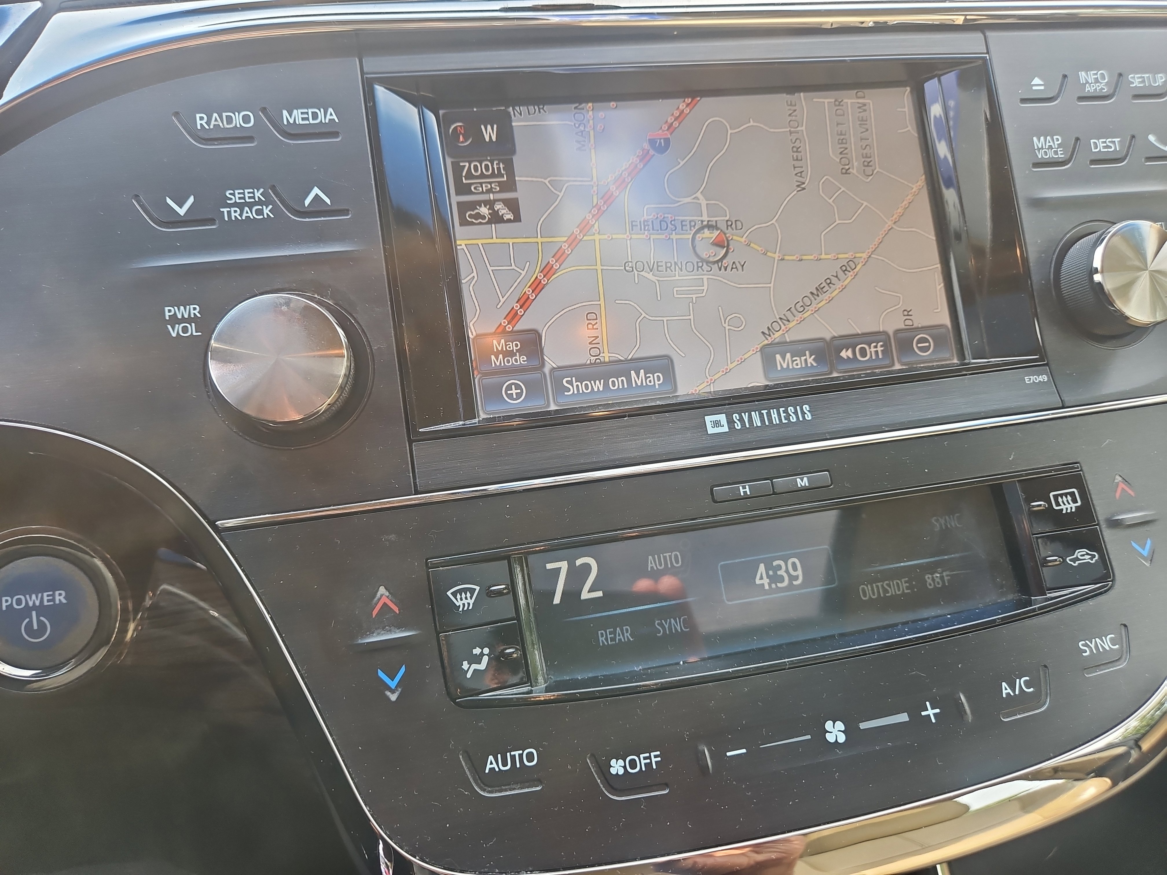 Used 2014 Toyota Avalon Limited FWD image 2