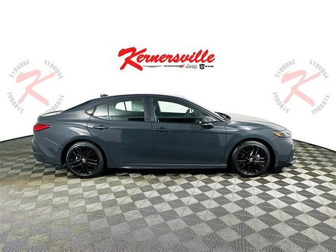 Used 2025 Toyota Camry SE image 8