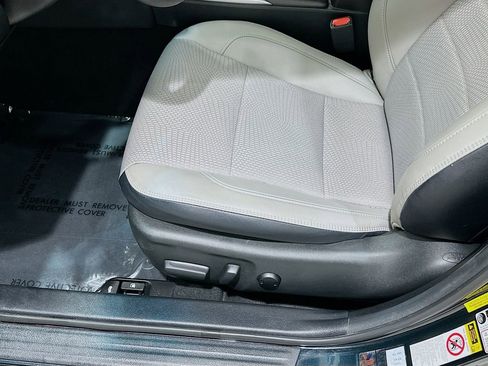 Used 2017 Toyota Camry XLE image 19