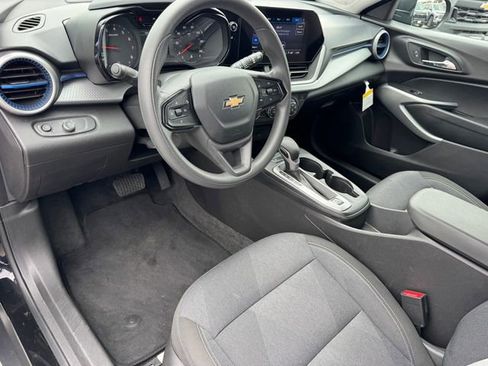 Certified 2025 Chevrolet Trax LS FWD image 14