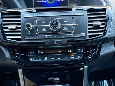 Used 2017 Honda Accord Sport image 29