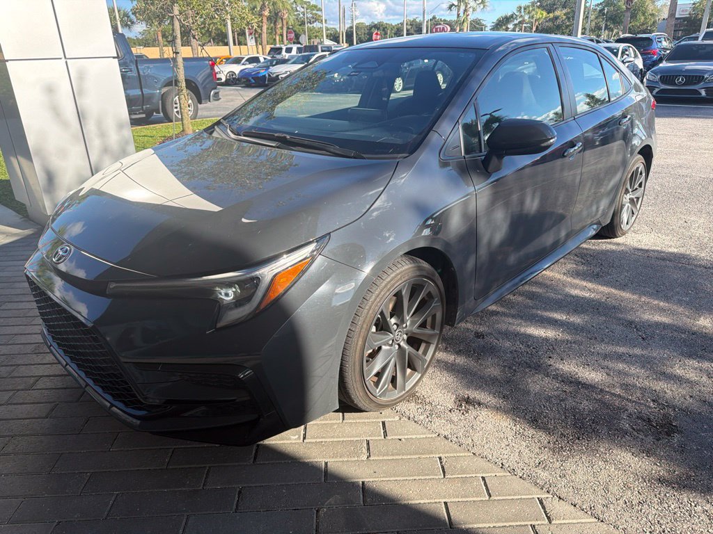 Used 2025 Toyota Corolla SE FWD image 1